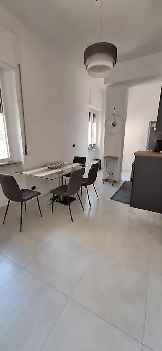 Faby & Fra Apartments 利沃诺 意大利